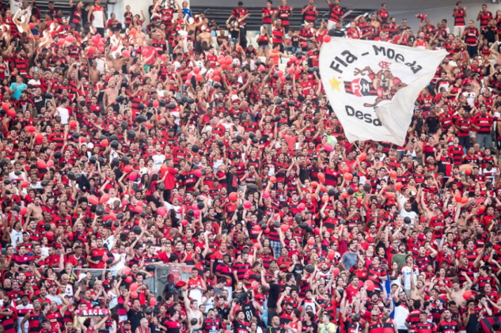 FOTOS - Torcida do Flamengo lota o Maracanã para apoiar o time contra o Santos (Foto: Celso Pupo/Fotoarena/LANCE!Press)