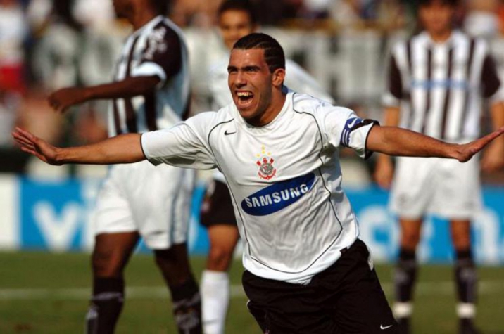 Corinthians 7 x 1 Santos, Brasileirão de 2005, com destaque para Tevez (FOTO: Reginaldo Castro/LANCE!Press)