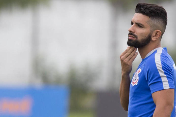 Torcida no CT do Timão incomoda e espanta Guilherme: 'Não é pra tanto'