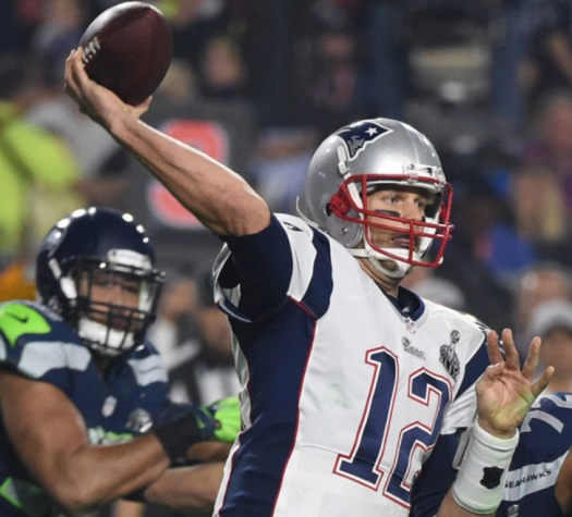 Destaque do jogo da final, Tom Brady prepara mais um lançamento (Foto: AFP)