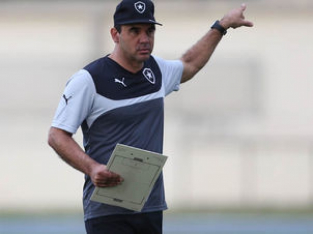 Ricardo Gomes realizou diversos testes no time nesta quarta-feira (Foto: Cleber Mendes)