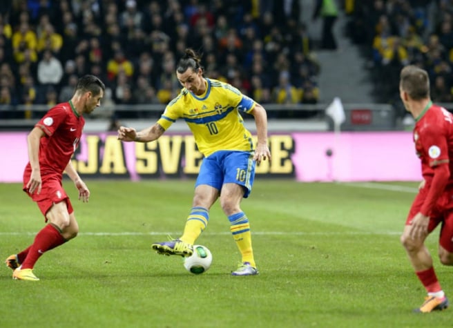 Ibrahimovic - Suécia x Portugal (Foto: Jonathan Nackstrand/ AFP)