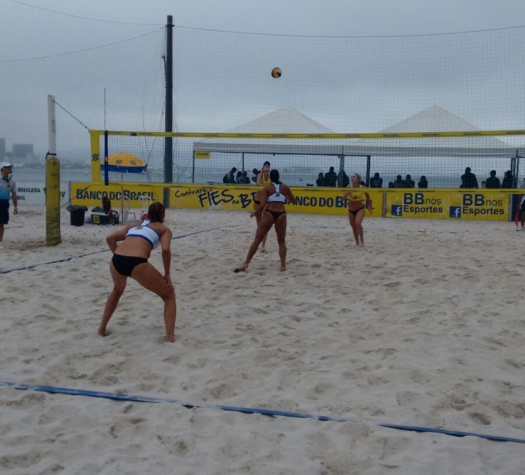 Dia chuvoso no Rio de Janeiro foi o cenário para os jogos deste sábado (Foto: Divulgação/CBV)