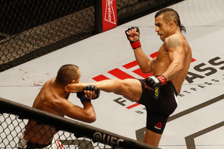 Vitor Belfort nocauteou Dan Henderson no primeiro round (FOTO: William Lucas/Inovafoto)