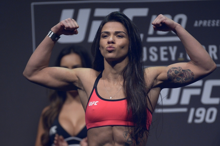 Claudia Gadelha projetou retorno ao octógono para fevereiro (FOTO: Alexandre Loureiro/Inovafoto)