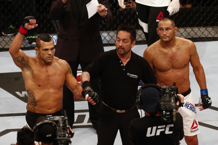Vitor Belfort nocauteou Dan Henderson no primeiro round (FOTO: William Lucas/Inovafoto)
