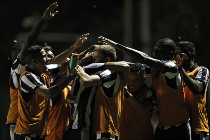 Botafogo vence e garante o retorno à Série A (foto:Vitor Silva/SSPRESS)