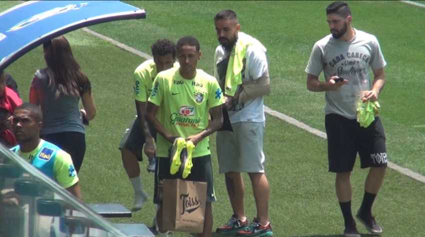 Neymar em treino (Foto: reprodução/LANCE!TV)