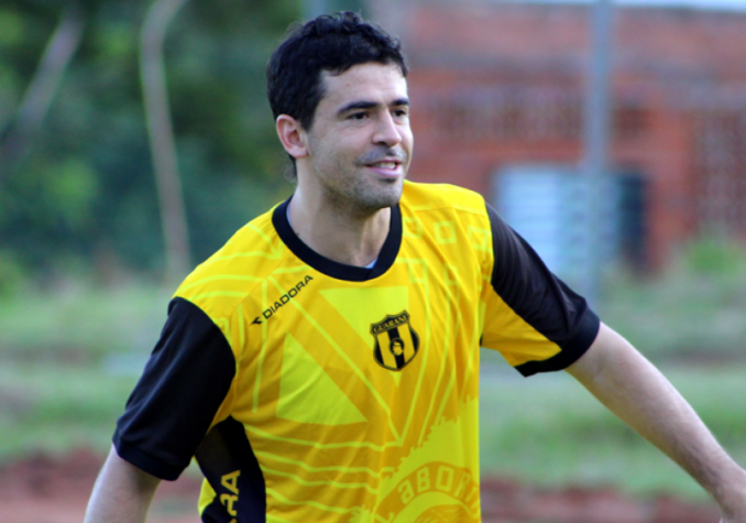 Benítez em treino do Guaraní (Divulgação)