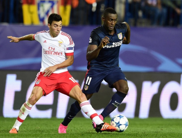 Atlético de Madrid x Benfica - Gaitán e Jackson MartÃnez, el Cha Cha Cha (Foto: Javier Soriano / AFP)