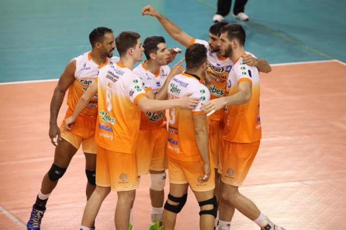 Equipe do Canoas durante partida da Superliga Masculina de vôlei (Foto: Matheus Beck/Vôlei Canoas)