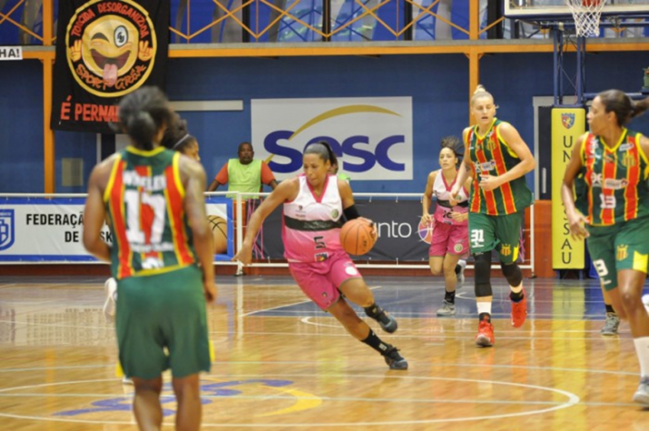 Basquete Feminino - Ariadna do América