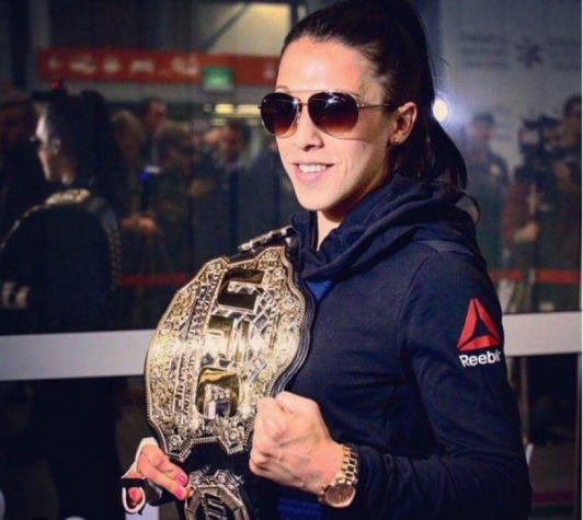 Joanna Jedrzejczyk recebeu convite para treinar com astro Jean Claude Van Damme (FOTOS: Reprodução)