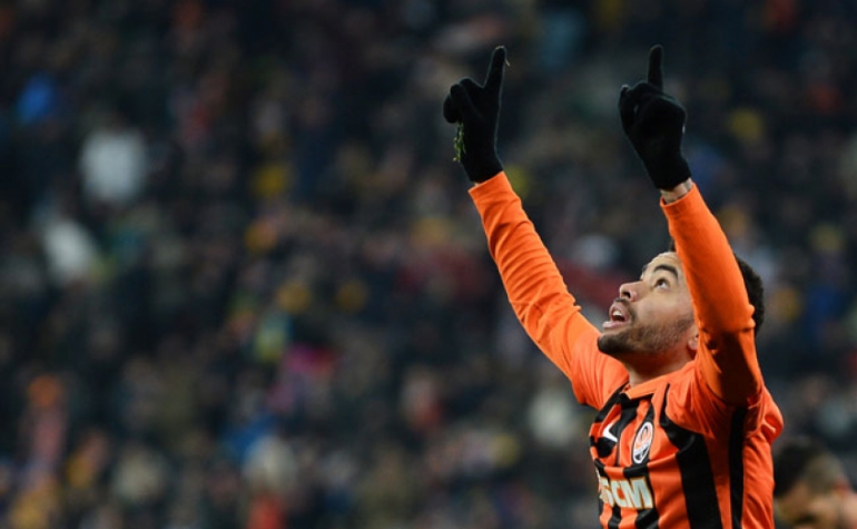 Dentinho fez um gol no Real Madrid (Foto: Janek Skarzynski / AFP)