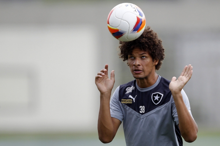 Arão em treino do Botafogo (Vitor Silva / SSPress / Botafogo)
