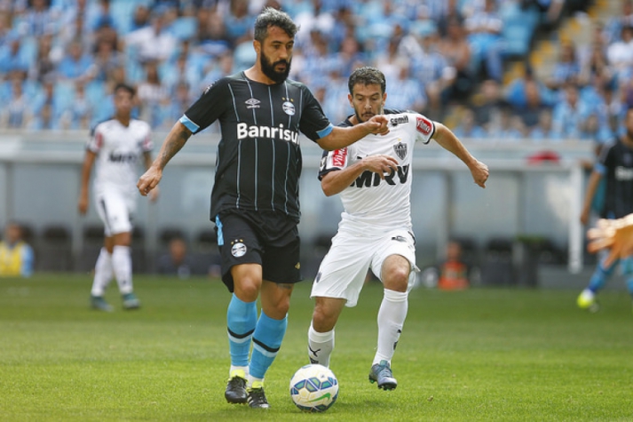 Despedida? Douglas ainda tem situação indefinida para 2016 (Foto: Lucas Uebel/Grêmio)