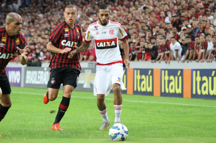 Confira as imagens da goleada do Atlético-PR sobre o Flamengo (foto:Guilherme Artigas / Fotoarena)