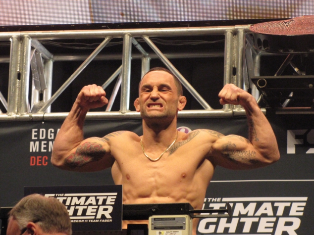 Frankie Edgar bate o peso
