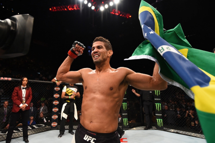 Léo Santos nocauteou Kevin Lee no primeiro round (FOTO: Getty Images)