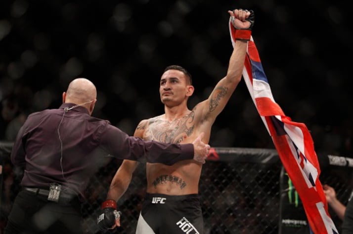 Max Holloway vence Jeremy Stephens no UFC 194 (Foto: Steve Marcus/AFP)