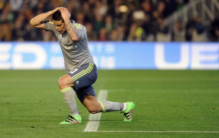 James RodrÃguez foi titular no lugar de Bale