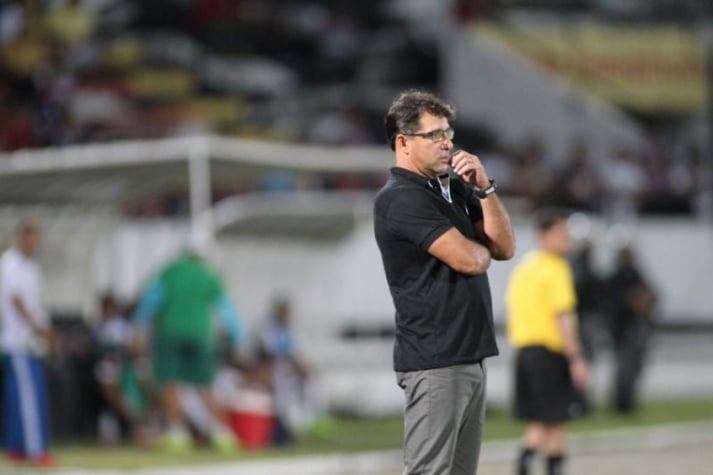 Treinador ficou satisfeito com o desempanho de sua equipe (Foto: Antônio Melcop/Santa Cruz)
