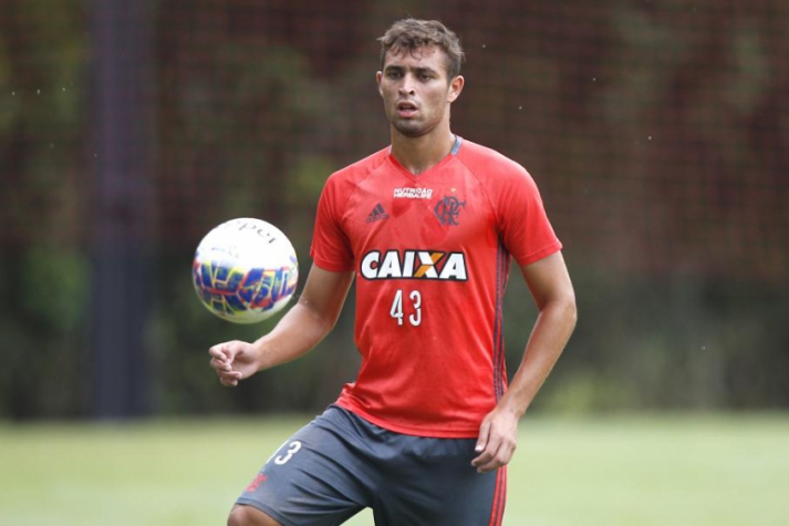Léo Duarte deve estrear pelo profissional no jogo contra o Bangu (Foto: Gilvan de Souza/Flamengo)