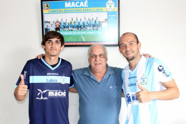 Moisés e Fabinho (Foto: Tiago Ferreira)