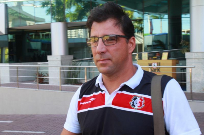 Treinador do Santa Cruz, Marcelo Martelotte, deve repetir time contra o Central (Foto: Antônio Melcop)
