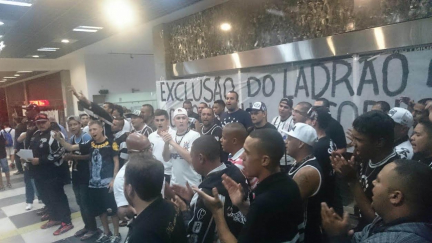 Protesto - torcida do Corinthians
