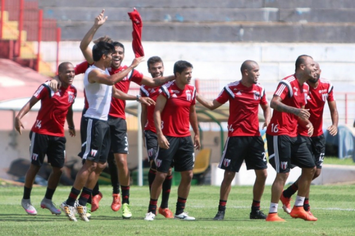 Botinha treinou jogadas de bolada parada no último treino antes do jogo (foto: Luís Augusto)