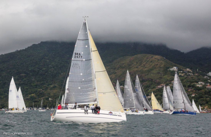 Largada da regata Alcatrazes por Boreste em 2015 (Foto: Divulgação / Fred Hoffmann)