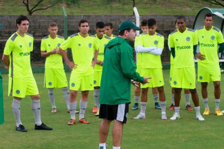 Enderson falando com os jogadores