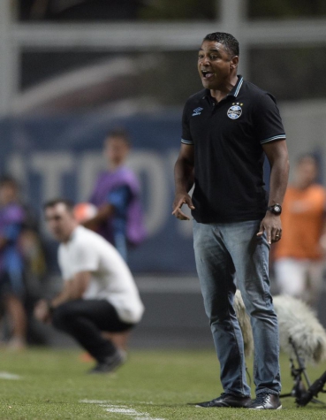 San Lorenzo x Grêmio - Roger (Foto: Juan Mabromata/AFP)