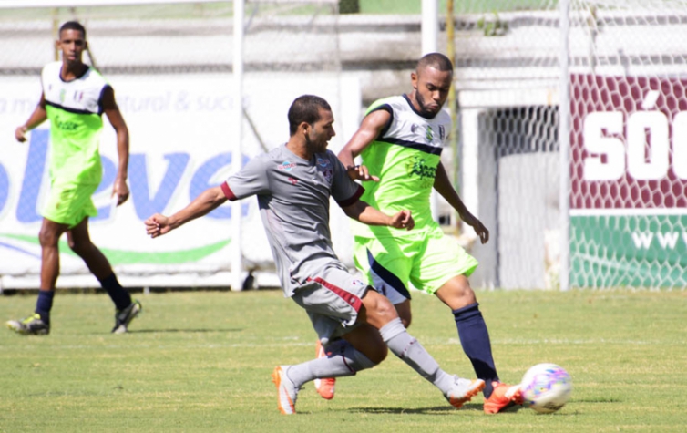Pierre - Fluminense treinando com a nova camisa