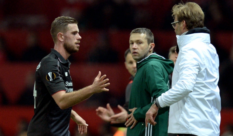 Jordan Henderson, do Liverpool, é substituÃdo (Foto: Oli Scarff / AFP)