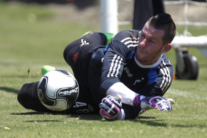 Paulo Victor busca evolução na cobrança de pênaltis (Foto: Gilvan de Souza/Flamengo)