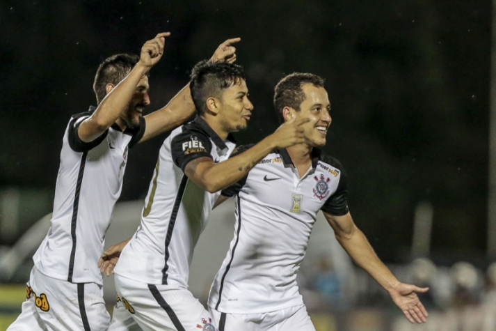 Atuações do Corinthians: Rodriguinho e Fagner vão bem com dobradinhas