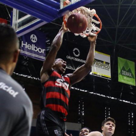 Flamengo e Mogi fizeram uma partida muito equilibrada (Foto: Reprodução/Twitter)