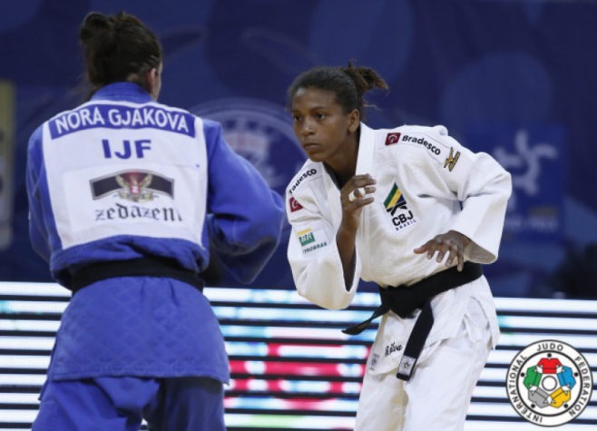 Rafaela silva conquistou o ouro após uma chave de braço (Foto: Federação Internacional de Judô)