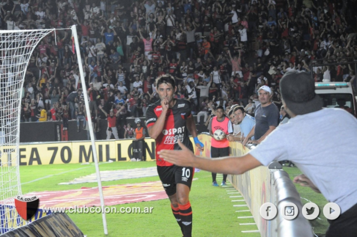 Ruiz tem sete gols em sete jogos com a camisa do Cólon (Foto: Reprodução/Facebook)