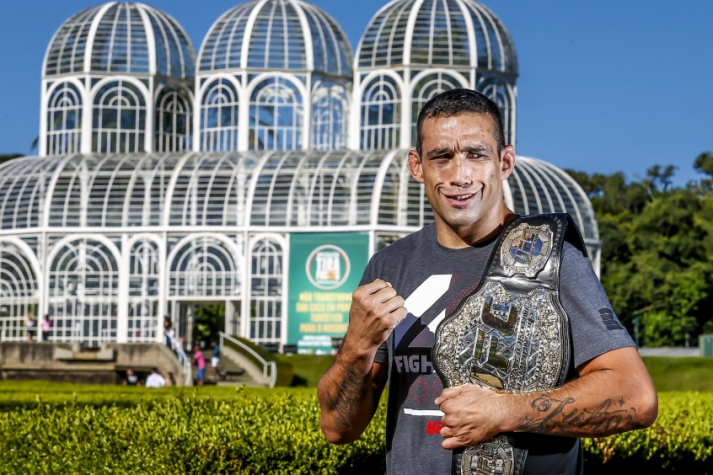 Astros do UFC 198 fazem fotos promocionais para evento histórico em Curitiba (FOTO: Divulgação/Inovafoto)