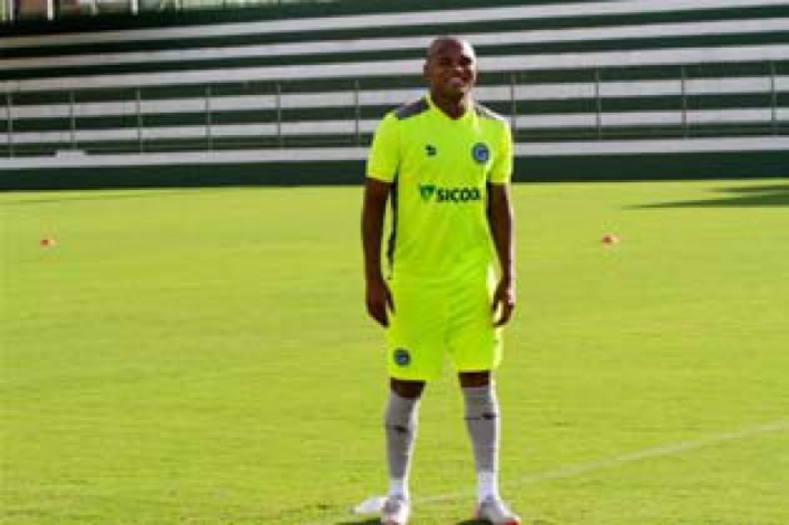 Zagueiro Anderson Salles do goiás
