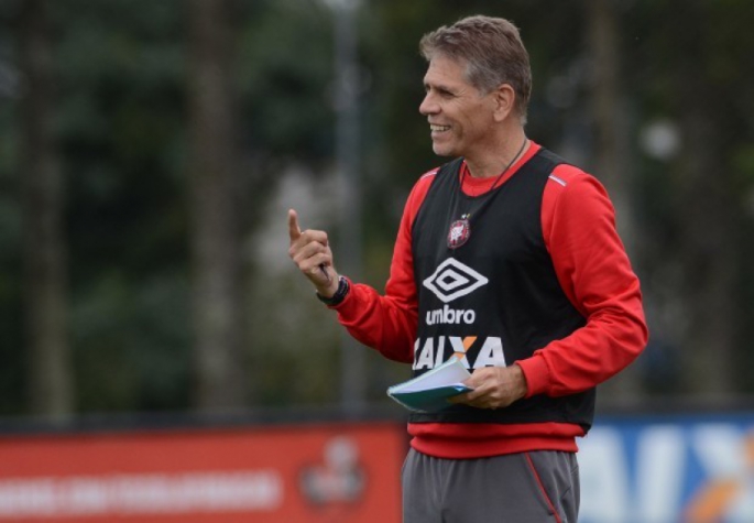 Treinador prevê duelos duros contra o Londrina nas quartas de final do Estadual