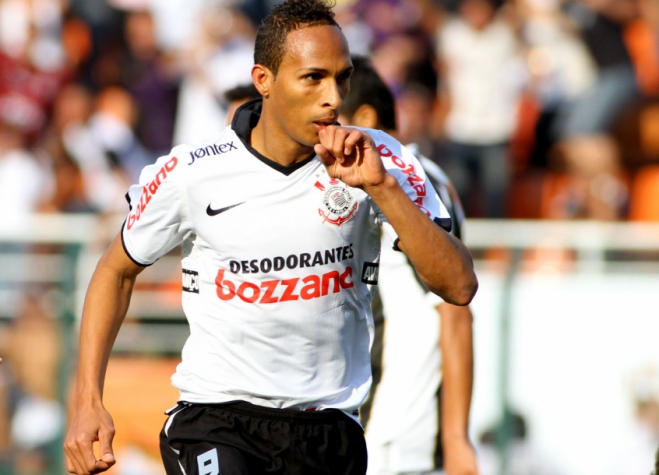 Liédson fez 3 gols em clássicos contra o Palmeiras