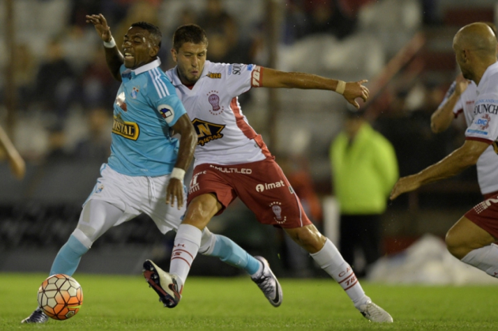 Libertadores - Huracan x Sporting Cristal (foto:EITAN ABRAMOVICH / AFP)