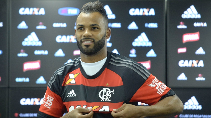 O primeiro dia de Fernandinho no Flamengo
