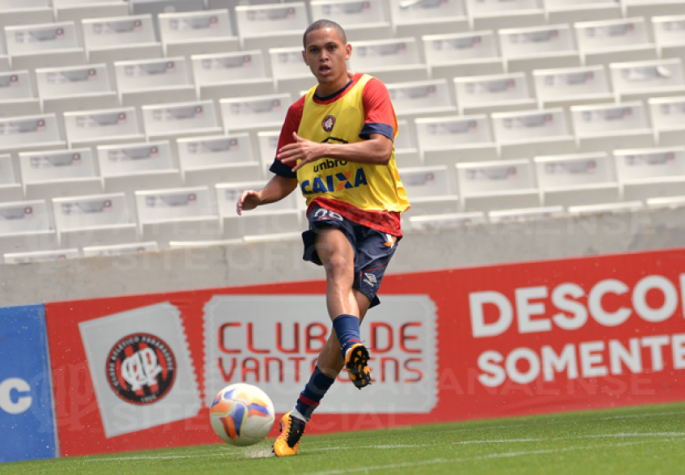 Marcos Guilherme diz que o estilo de jogo do time está mudando e pede paciência aos torcedores