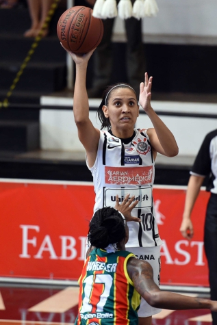 Barbara, armadora da equipe do Corinthians/Americana (Foto: Gaspar Nóbrega/Inovafoto)
