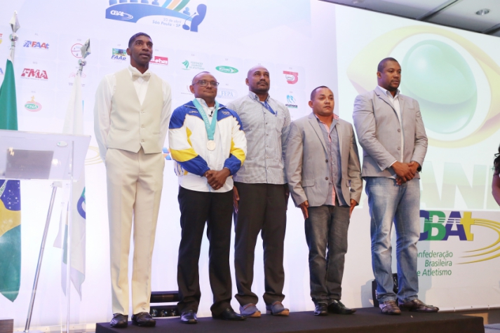 Claudio Roberto recebe homenagem